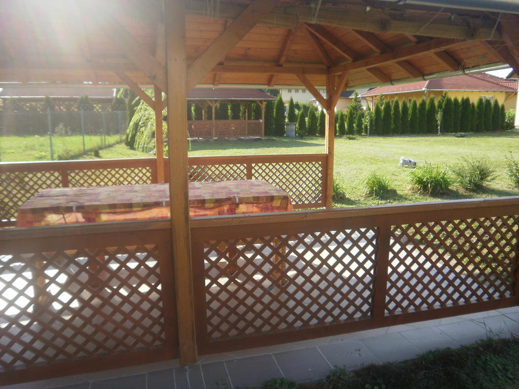 Zalakarosi Egerfa Nyaralohaz Foeldszinti Es Emeleti Apartman Exterior foto