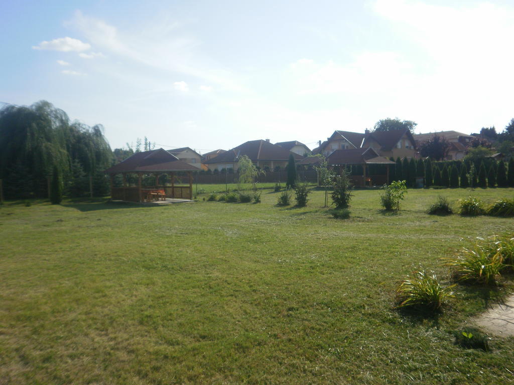 Zalakarosi Egerfa Nyaralohaz Foeldszinti Es Emeleti Apartman Exterior foto