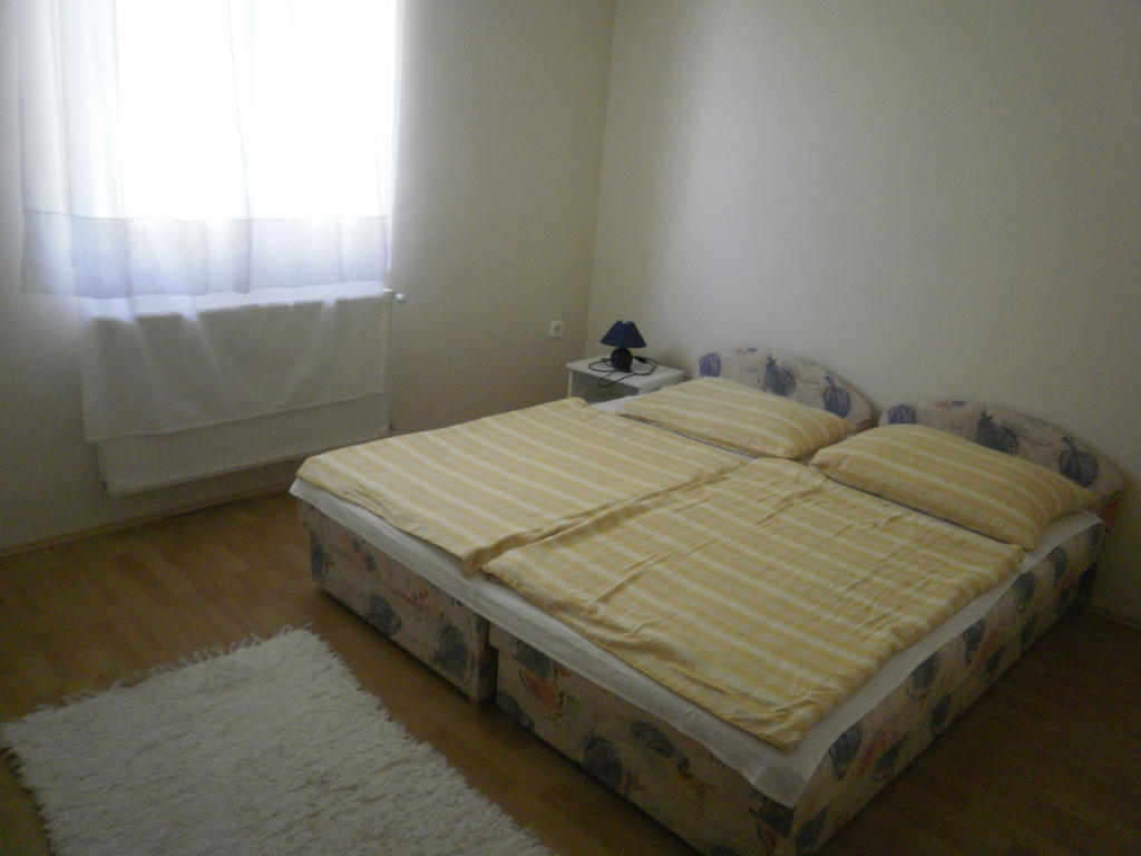 Zalakarosi Egerfa Nyaralohaz Foeldszinti Es Emeleti Apartman Exterior foto